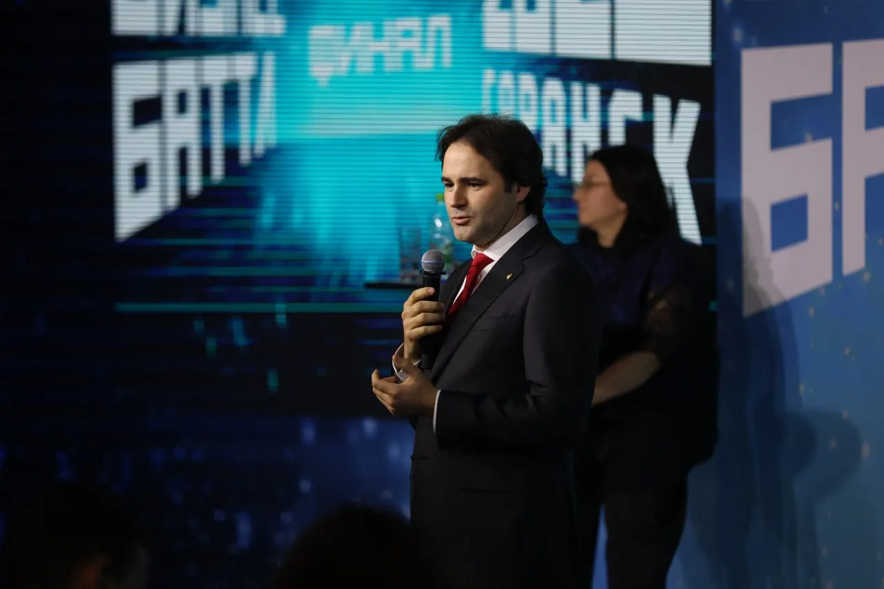 Конкурс для начинающих предпринимателей принимает заявки до 15 июля 2026 года; главный приз — 1 млн рублей.