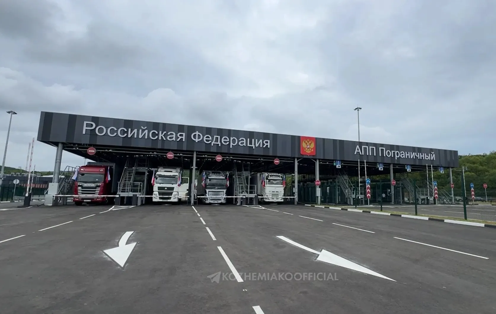 Реконструированный международный автомобильный пункт пропуска «Пограничный» на границе с Китаем увеличил пропускную способность в три раза и сможет принимать до 1 300 грузовиков и автобусов в сутки в составе коридора «Приморье-1».