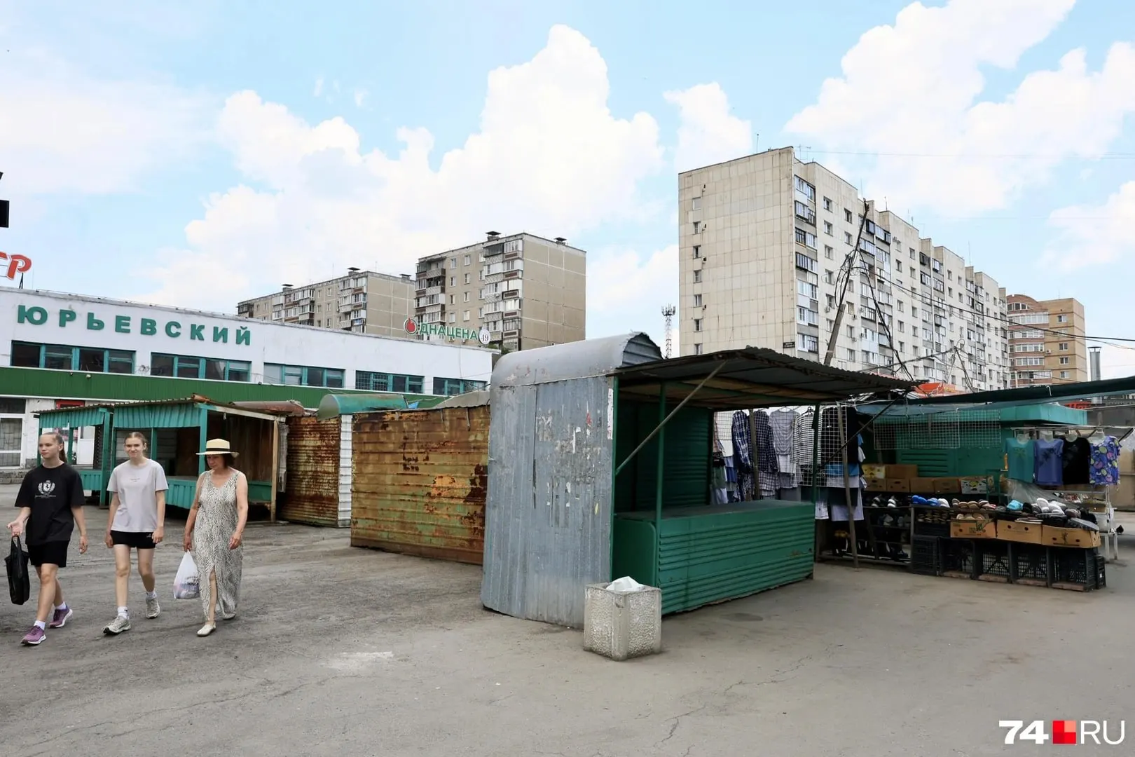 Рынок в Ленинском районе продадут тремя лотами: торговый комплекс, помещение бывшего кафе и доля в первом этаже. Приём заявок — до 24 июля, аукционы пройдут 28 июля.