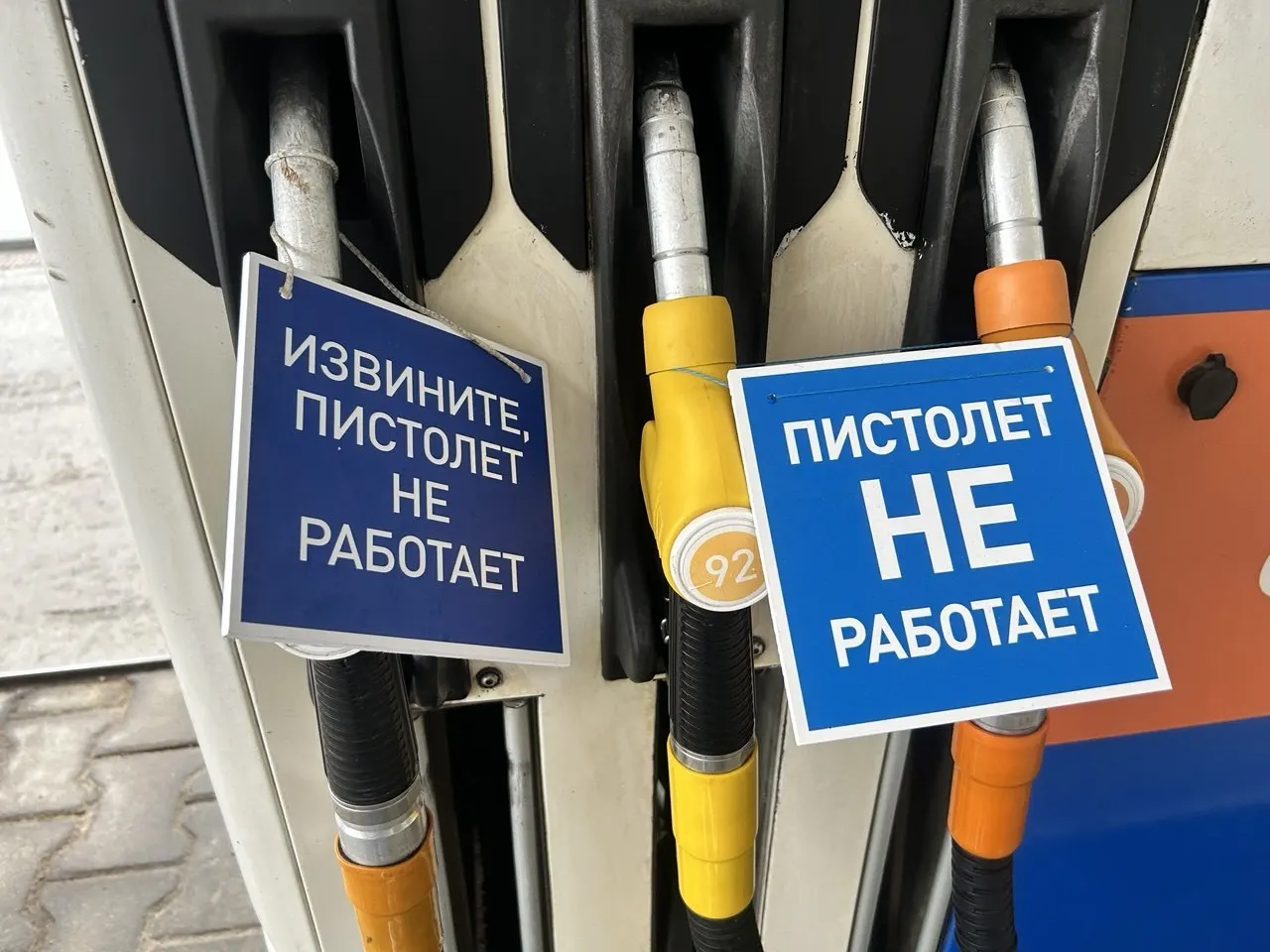Региональное УФАС заявило об отсутствии дефицита топлива несмотря на сохраняющиеся, но небольшие, очереди; с начала года цены на бензин в сетях выросли почти на 5%.