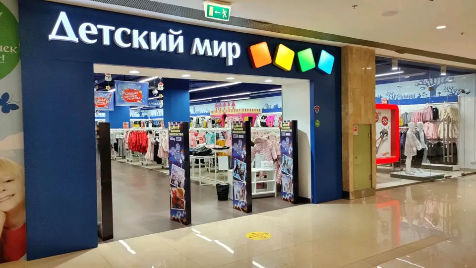 Крупнейшая сеть детских товаров пересматривает условия аренды и закрывает часть магазинов: ритейлер указывает на перераспределение продаж в онлайн и снижение трафика в офлайн-точках.