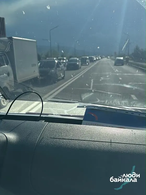 К 23 июля запасов бензина АИ‑92 в Монголии хватало примерно на 17 дней, дизеля — на 23. Около 95% бензина страна импортирует из России; дефицит обострился на фоне перебоев поставок и внешних факторов.