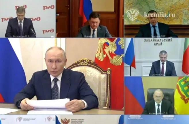 На совещании с участием президента обсуждали обеспечение топлива для органов власти и граждан; в регионе предлагают строить мини‑НПЗ и расширять импорт.