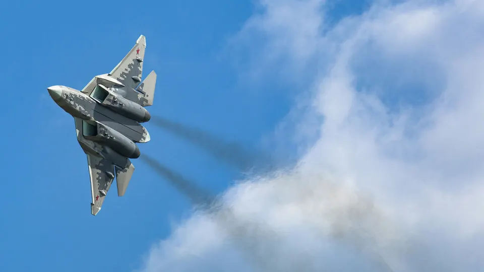 Минпромторг потребовал от АО «Авиационная и морская электроника» выплатить 257,1 млн руб. по госконтракту «Дисплей-И7» из-за многолетней просрочки. Работы по третьему этапу не выполнены более шести лет, а финансирование программы импортозамещения электроники существенно сокращено.