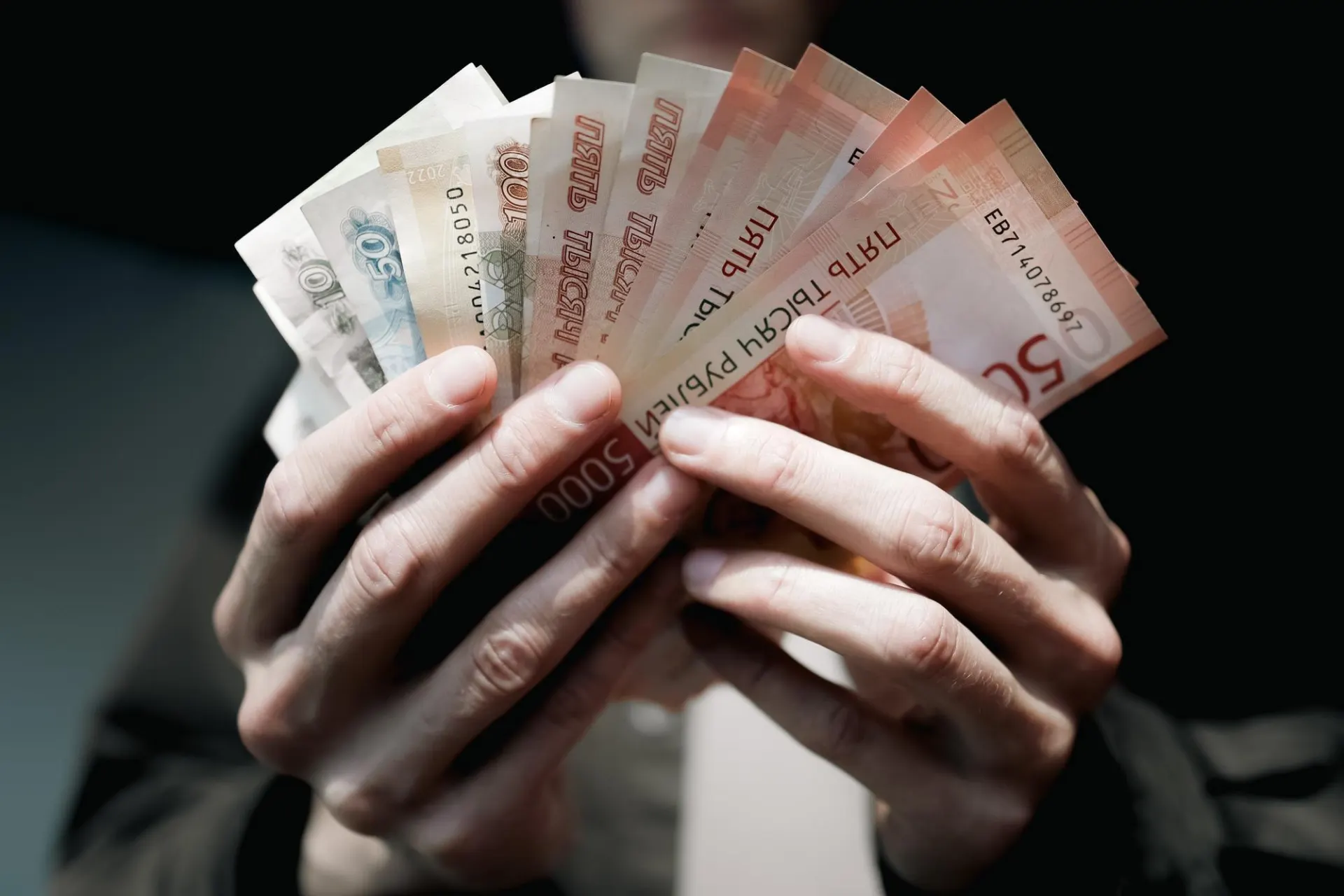 За тот же период жители региона оформили страховых полисов примерно на 3,1 млрд рублей.