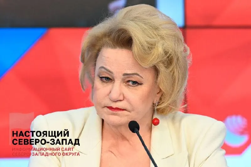 Глава профильного комитета Госдумы Нина Останина заявила, что власти не объясняют ситуацию в нефтепереработке, предупреждая о рисках для уборочной кампании и росте цен на бензин.