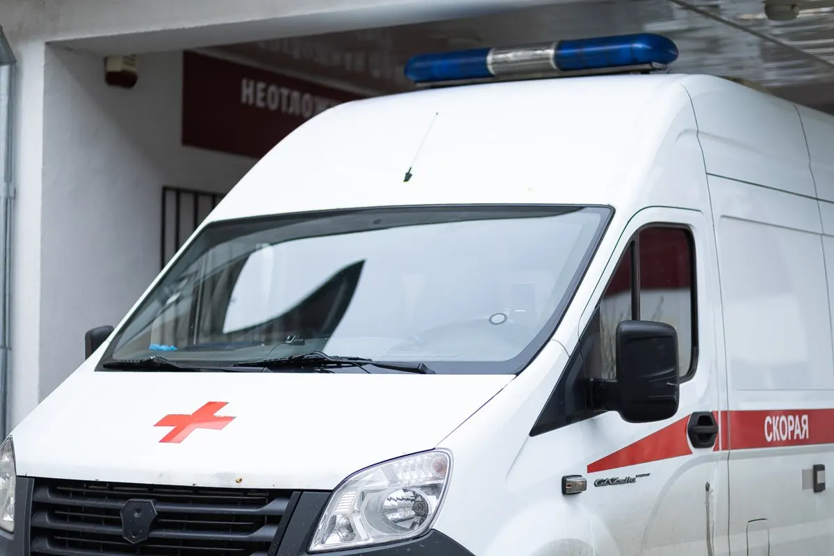 Регион объявил электронный запрос котировок на поставку АИ-92, АИ-95 и дизеля для автомобилей скорой помощи: заявленная цена за литр выше текущих розничных прайсов, объём оценивается в ~123,7 тыс. литров, поставки по топливным картам.