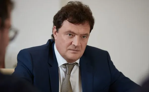 Апелляция подтвердила двухмесячный арест по делу о злоупотреблениях при санации Связь‑банка и «Глобэкса». Обвиняемый вину не признаёт; срок давности истекает в октябре 2026 года.