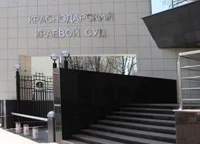 Посредники убеждают людей брать кредиты и затем оформлять банкротство, обещая списание долгов. В результате участники схемы получают уголовное преследование: в одном из случаев в Краснодаре должнику дали 2 года колонии и взыскали 3 млн рублей.