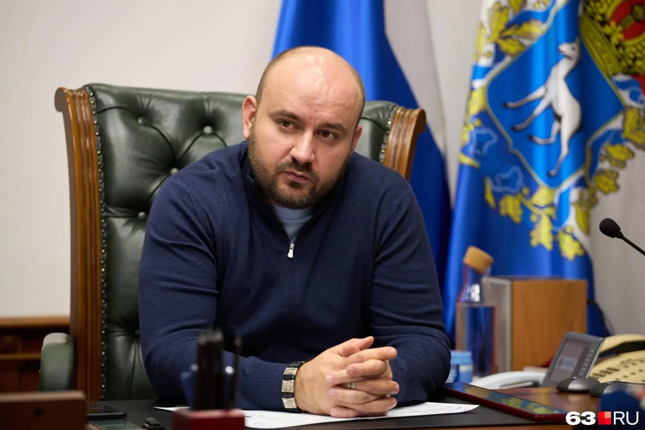 Губернатор заявил об улучшении ситуации, потребовал сделать ограничения на продажу топлива временными. Поставки бензина и дизеля на частные АЗС увеличены, но дефицит на отдельных заправках сохраняется.