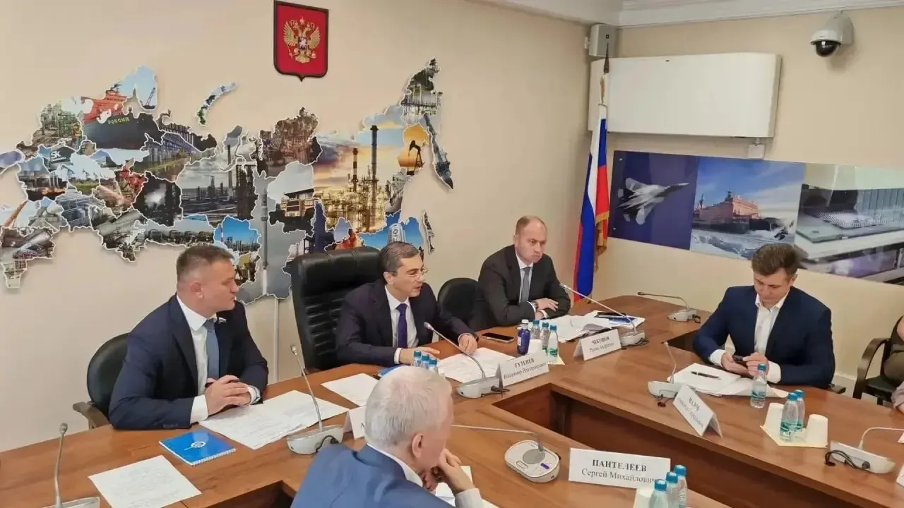 Депутат Александр Дроздов предложил законопроект о сквозном контроле цен на продовольствие: профильные министерства получат доступ к данным ФНС для отслеживания формирования стоимости на каждом этапе и быстрого реагирования при резком подорожании.