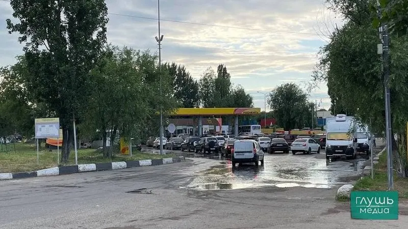 По данным Росстата, в регионе выросли средние цены на бензин: АИ‑98 прибавил 7,55 руб., АИ‑92 и АИ‑95 также подорожали; дизель подорожал на 1,28 руб. до 82,73 ₽/л.