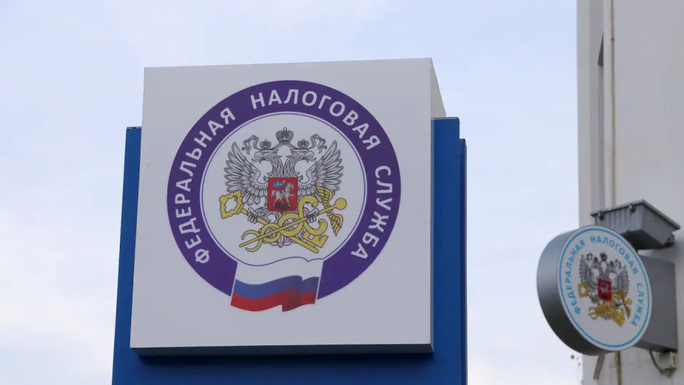 Несколько волн повышения налогов и ужесточение сбора привели к беспрецедентной нагрузке: в I квартале 2026 ненефтегазовые доходы консолидированного бюджета составили 31,6% ВВП, государство изъяло 15,8 трлн рублей — около трети квартального ВВП. Основные драйверы — повышение налога на прибыль и НДС; бюджет всё равно сталкивается с дефицитом.