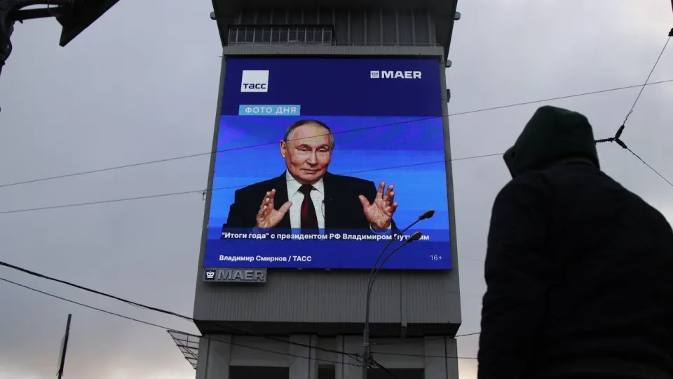Опросы фиксируют резкое снижение одобрения работы президента на фоне дефицита бензина: топливный дефицит превращается из бытовой проблемы в политический вызов и усиливает экономический пессимизм.