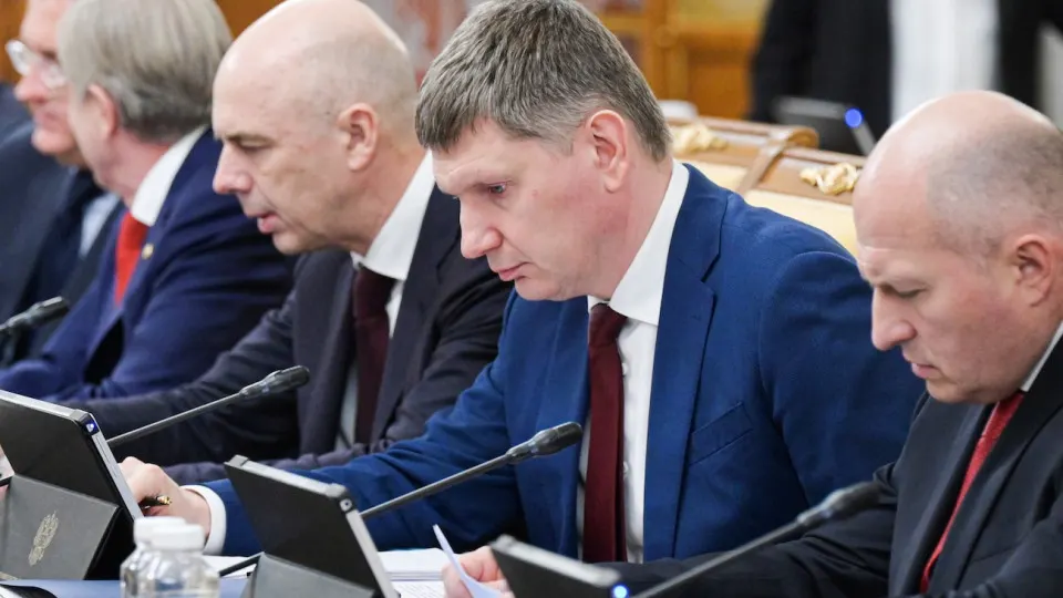 По оперативным данным за январь–май ВВП показал рост всего 0,2%. Промышленность и инвестиции остаются в стагнации, наблюдаются сильные региональные различия и риск экономического спада к концу года.