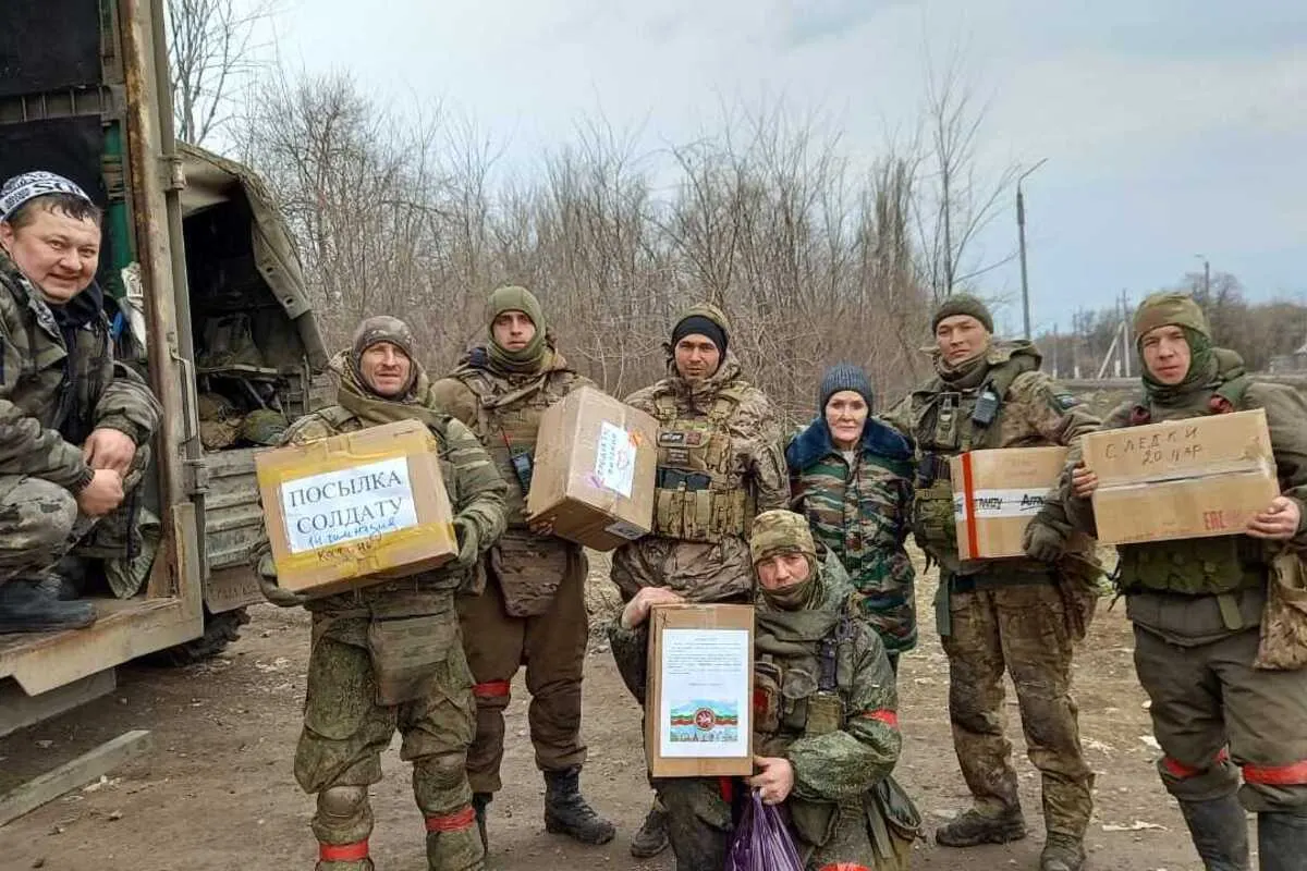 Волонтёры сообщают о проблемах с организацией поездок на передовую из‑за нехватки топлива: рейсы приостанавливают, часть грузов передают попутчикам, а также собирают деньги на канистры.
