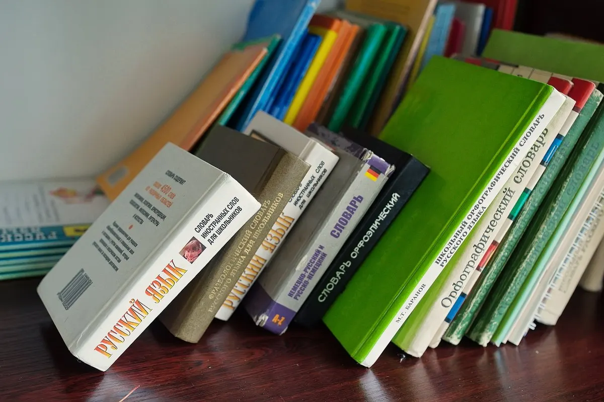 Поставки печатной литературы сокращаются и влияют на доступность книг в онлайн-магазинах. Покупателям придётся искать литературу на альтернативных площадках.