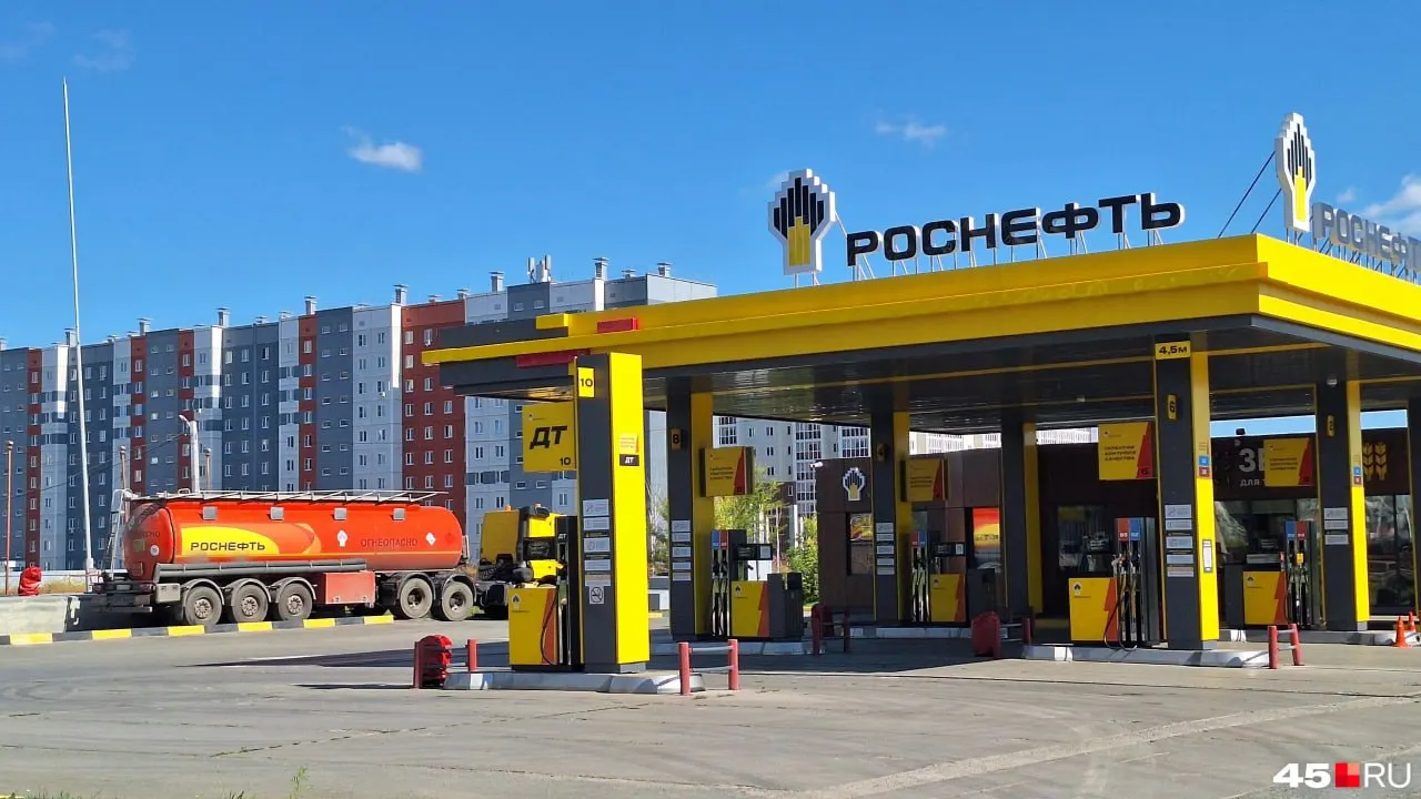 Очереди за&nbsp;бензином: водители делятся опытом у&nbsp;заправок