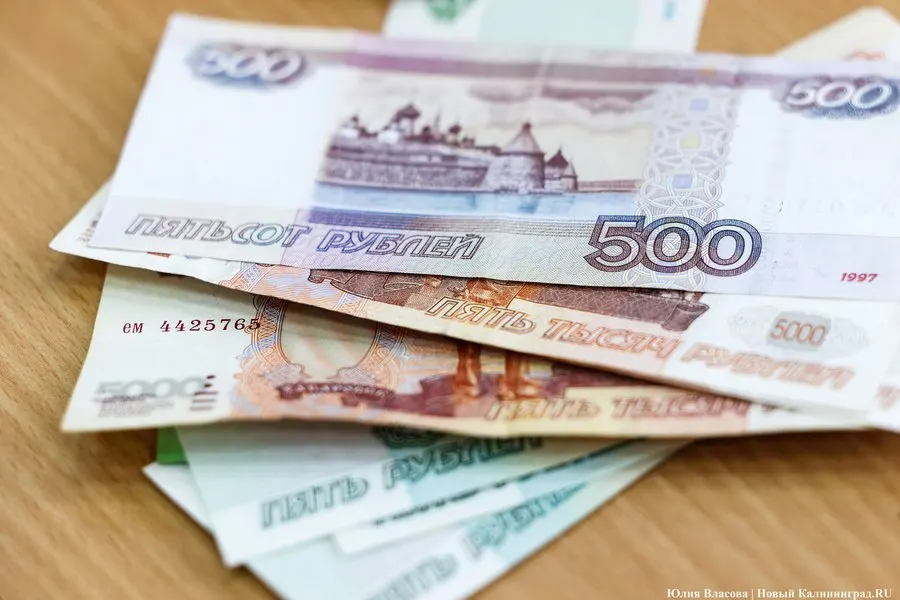 Калининградская область заняла 10-е место в Северо-Западном федеральном округе по среднемесячной начисленной заработной плате в мае 2026 года: 83 629 руб., уступив по уровню только Псковской области.