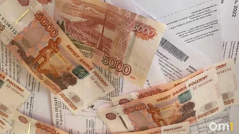 Средний россиянин в Омской области тратит на коммунальные услуги и топливо около 10,4% расходов; на ЖКХ уходит 6382,9 рубля в месяц, за год нагрузка выросла на 0,4%. Регион занимает 60-е место в рейтинге по доле расходов на коммунальные услуги.
