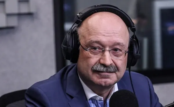 Эксперт заявил, что милитаризация экономики невозможна без долгой подготовки институтов; попытки превратить рыночную систему в военный механизм приведут к экономическим потрясениям.