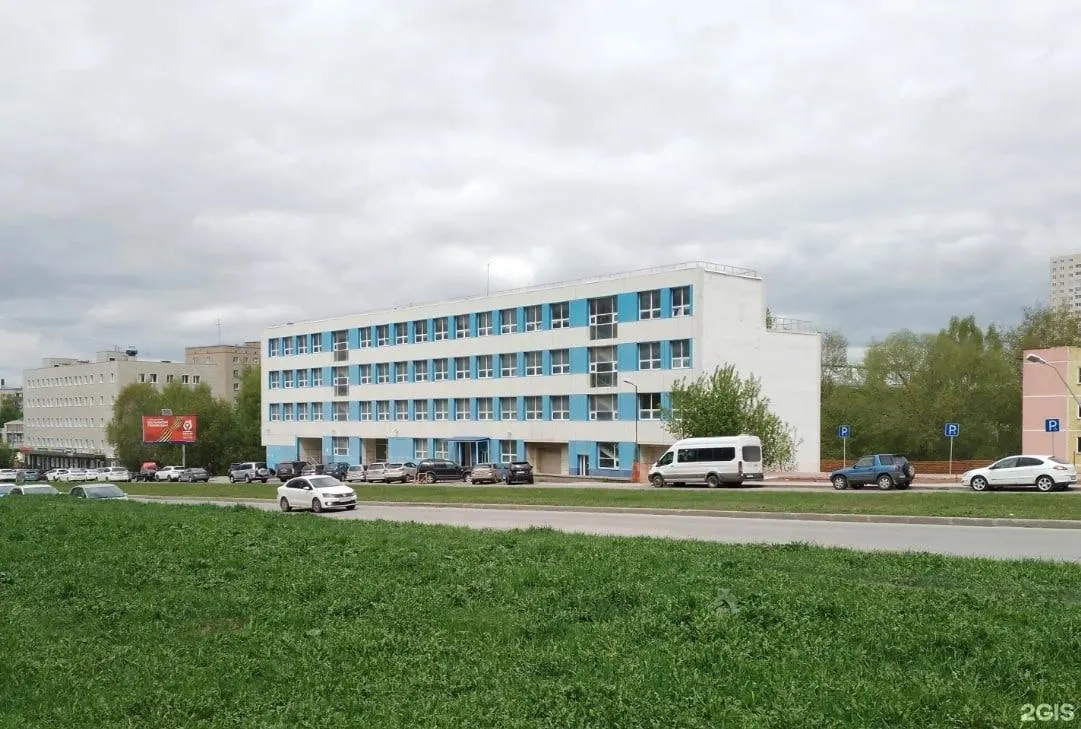 Площадь проекта — 24,5 тыс. кв. м, 396 номеров на 546 мест. Завершение работ запланировано на декабрь 2028 года.