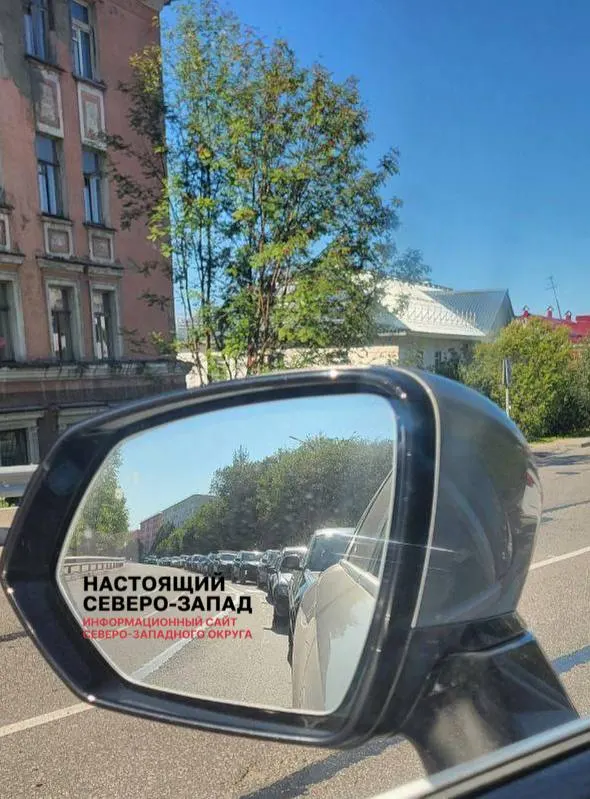 Жители сообщают о дефиците бензина, несоответствиях данных карты и перебоях в поставках; цены растут, на отдельных заправках бензин исчезает.
