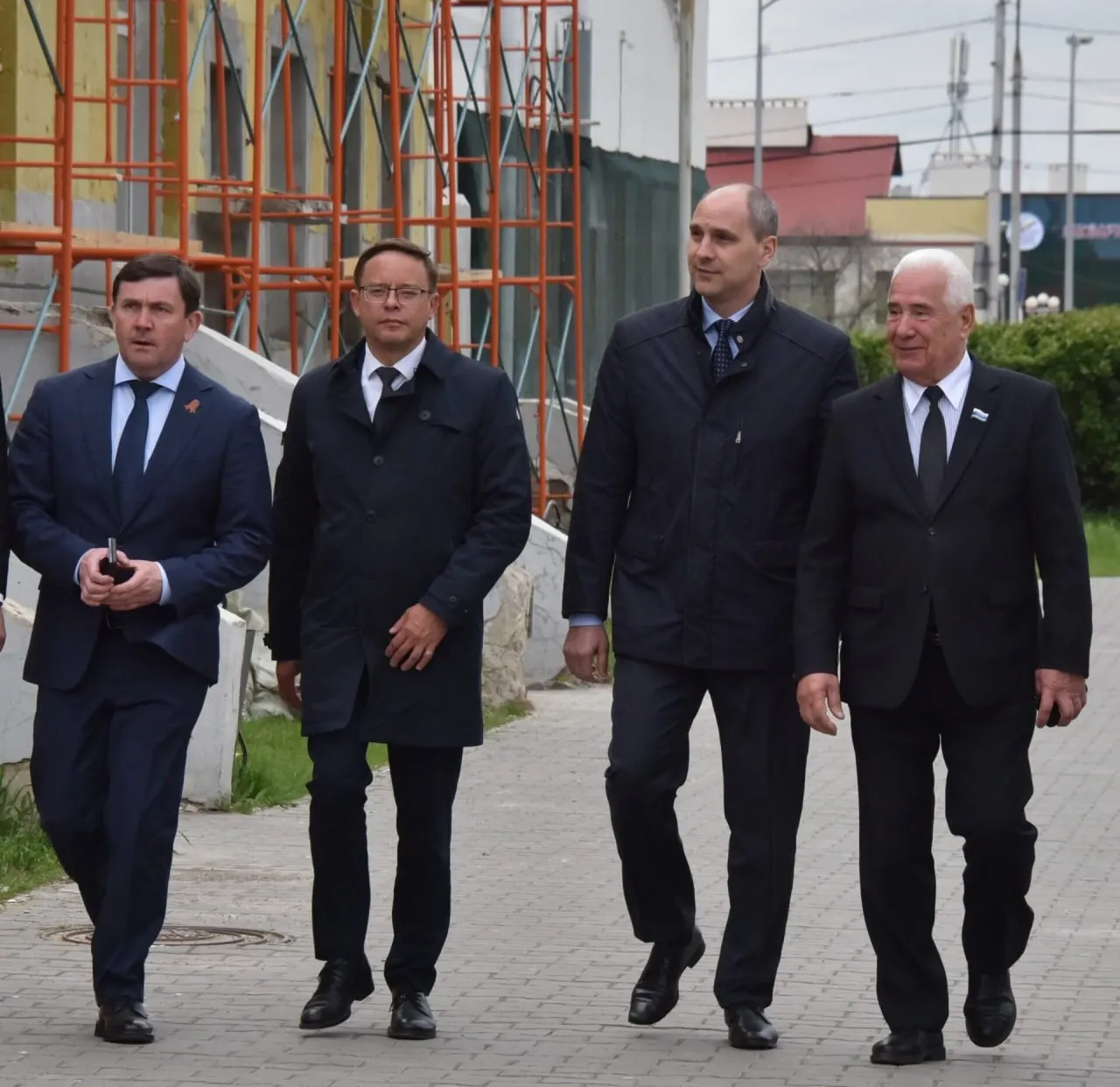 Индексация окладов региональных госслужащих в Свердловской области: повышение на 4% с 1 октября 2026 года.