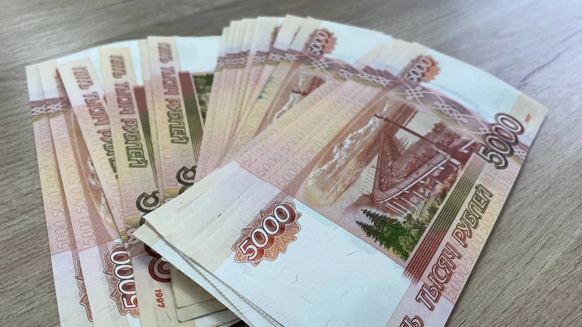 Центральный банк зафиксировал рост объема наличных в июле и указал на влияние временных перебоев мобильной связи и налоговую адаптацию на спрос наличных.