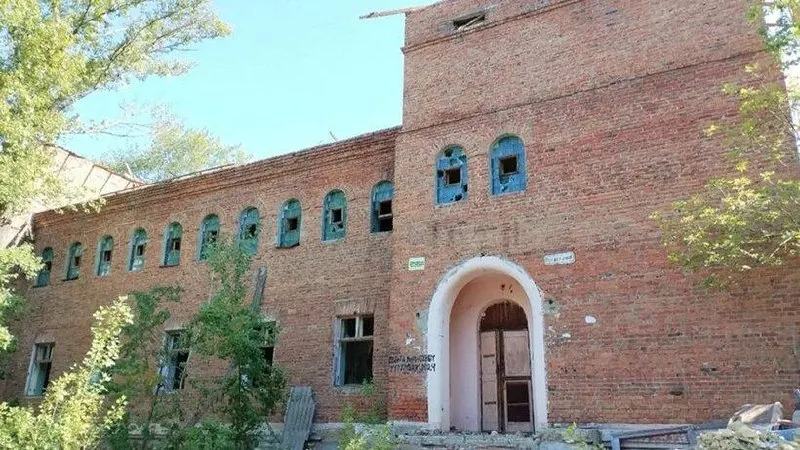 Объект культурного наследия середины прошлого века в Заводском районе предлагают восстановить и превратить в баню, спа-центр или оздоровительный комплекс.
