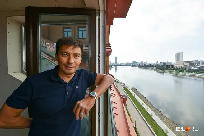 Крупный девелопер, начавший карьеру в Кузбассе и ставший влиятельной фигурой российского рынка недвижимости: он строит микрорайоны, обновляет гостиницы и развивает курорт Шерегеш.