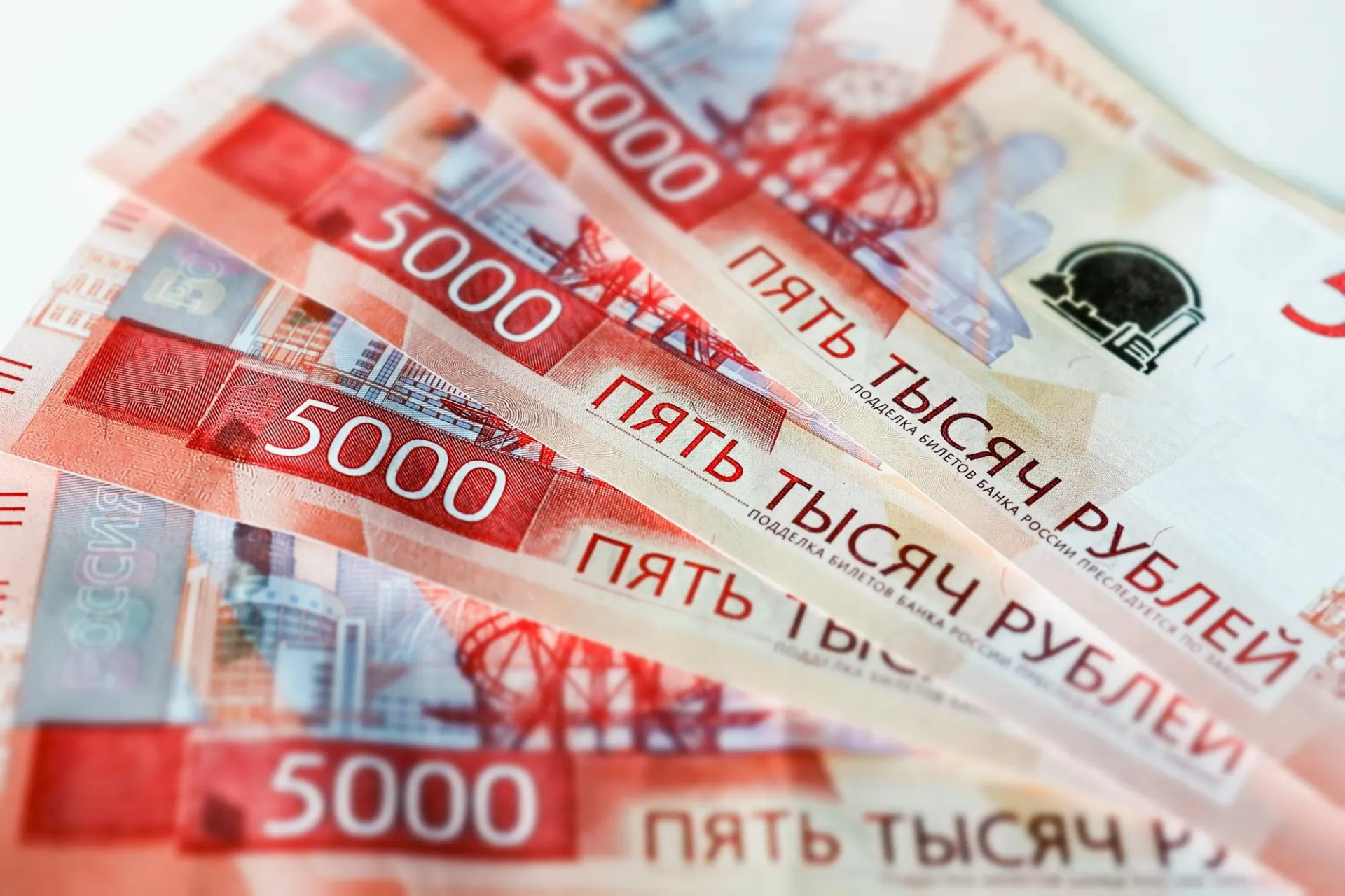 Общая сумма задолженности превысила 111 миллионов рублей; число должников выросло.