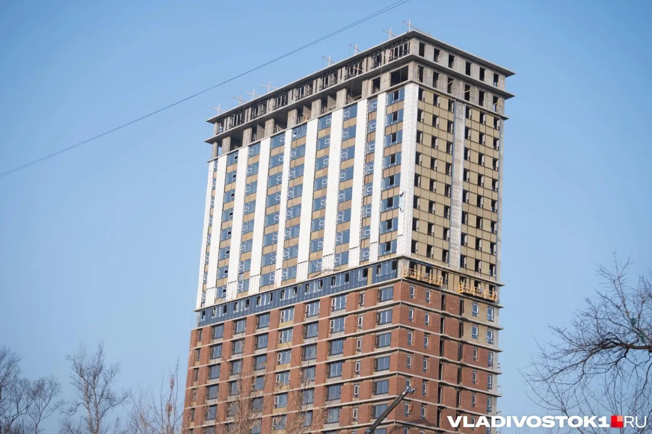 Через якутский Ayar Capital три застройщика перешли под контроль новой структуры; основатель Эскадра разыскивается, новые бенефициары — Иван Карелин и Александр Петров.