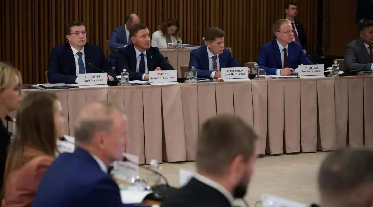 В регионе обсуждают планы по развитию туризма, поддержку пляжей и маршрутов, рост инвестиций в отрасль и расширение гостиничного фонда.