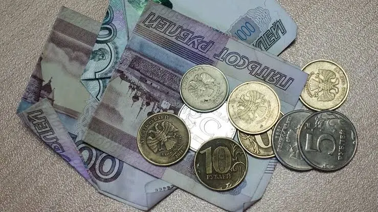Около 40% молодых россиян считают, что труд не обеспечивает достойное благосостояние, что усиливает экономический пессимизм и снижает мотивацию к карьерному росту.