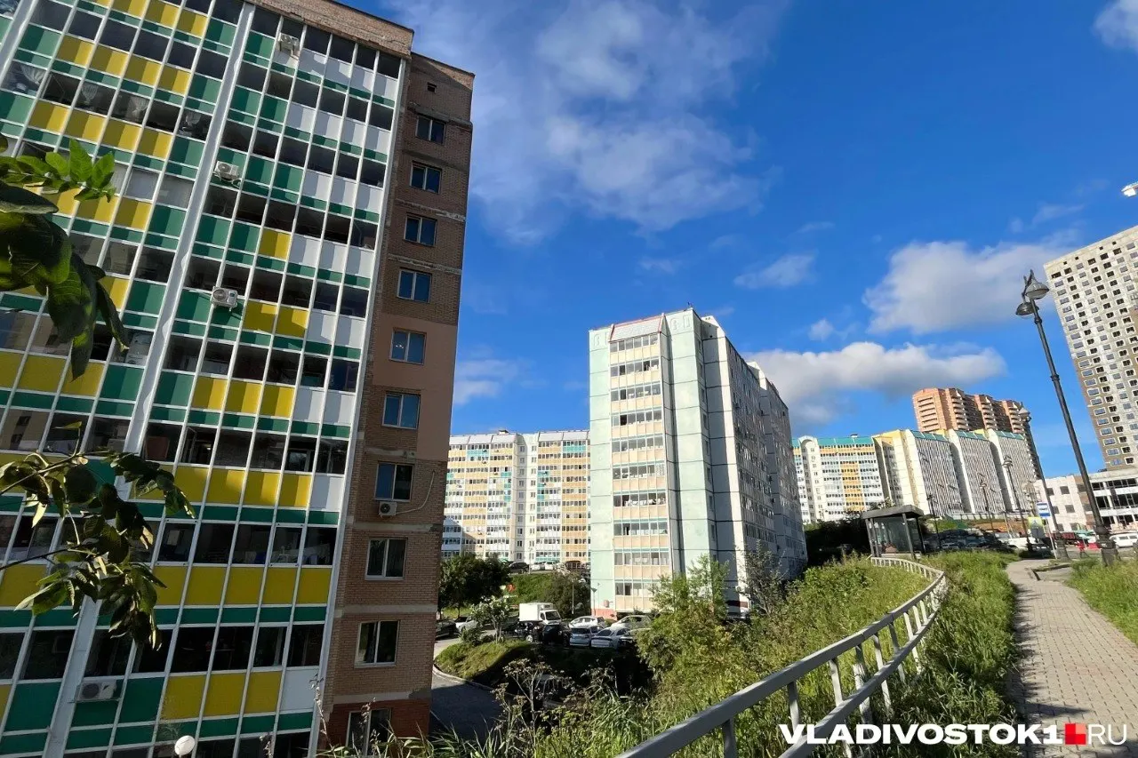 В июне стоимость квартир в городах существенно выросла: Владивосток возглавил рейтинг подорожания, прибавка примерно 4,4%, почти вдвое выше московского уровня.