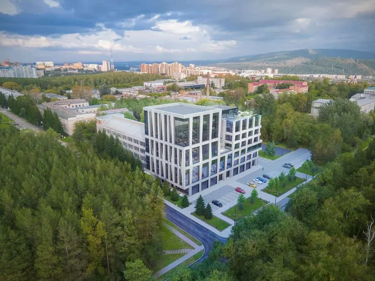 В Академгородке начнется строительство офисного комплекса с ресторанной зоной на месте заброшенного объекта.