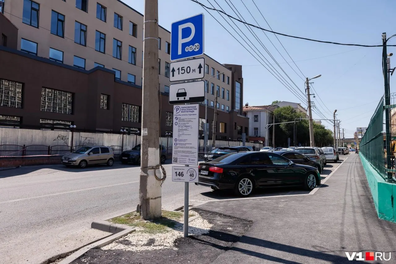 Стоимость проекта — 70 882 805 рублей; выполнение должно завершиться до 15 августа. Подрядчик связан с семьёй бывшего депутата Волгоградской городской думы и экс-вице-мэра Михаила Девятова.