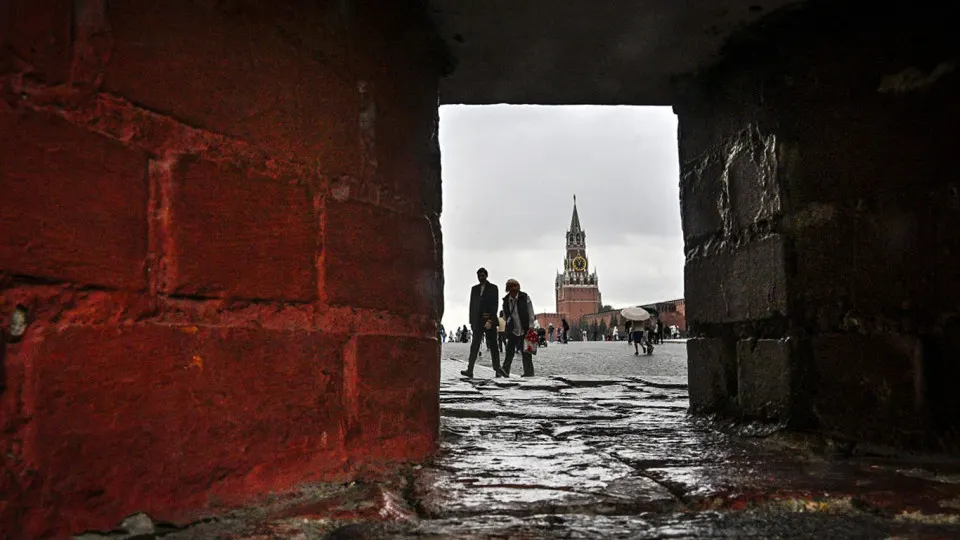 Мировой рост медленно восстанавливается, однако российская экономика продолжает отставать и имеет скромные темпы роста до 2032 года.