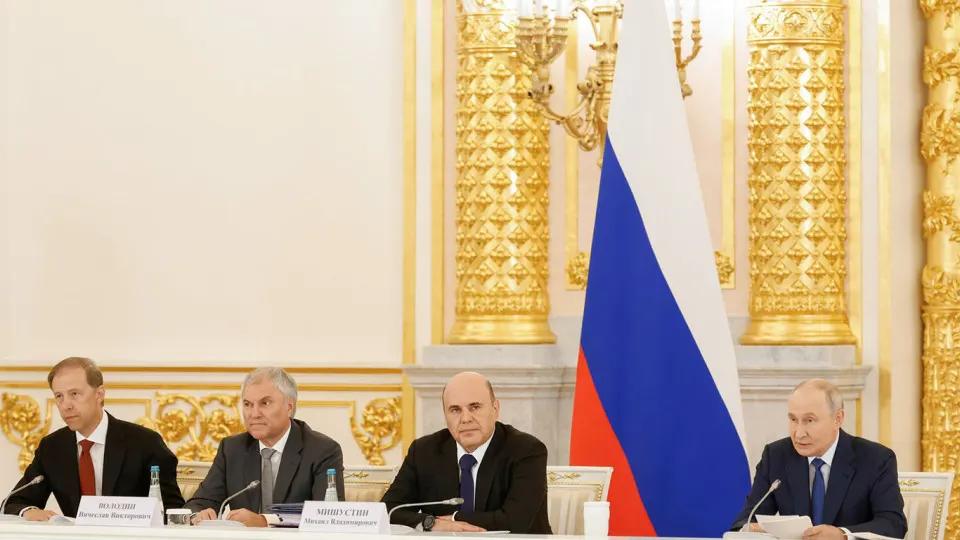 Власти обсуждают планы обеспечить занятость вернувшихся с фронта и стимулировать бизнес сохранять рабочие места, чтобы поддержать участников конфликта.