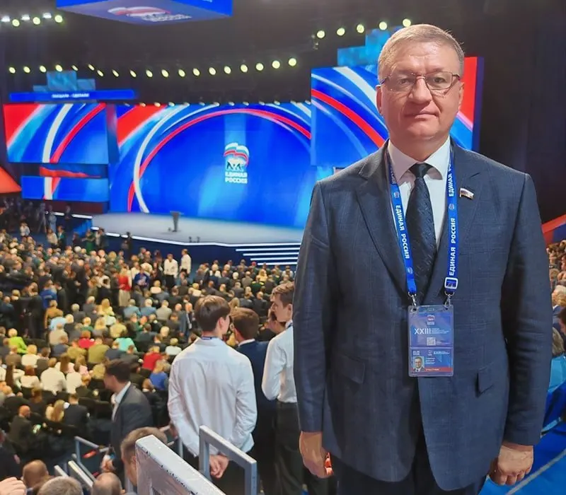 Дмитрий Савельев стал владельцем элитной квартиры в центре Новосибирска; в документах отражены его доходы и активы за последние годы.