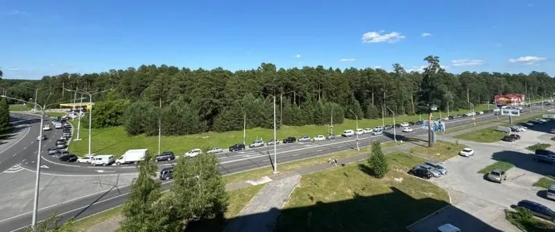 Рынок автомобильных масел столкнулся с перебоями в поставках и резким ростом цен — до 40%. В дефицит попадают премиум‑импортные бренды, а сроки поставок увеличиваются.