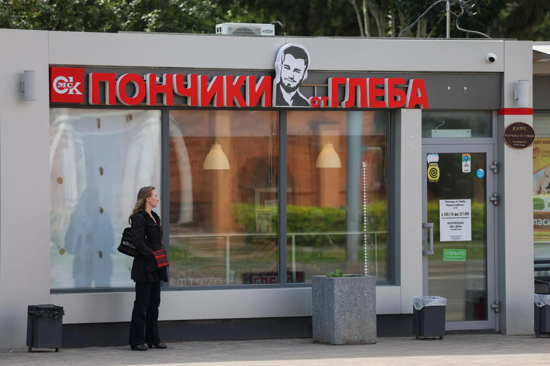История бывшего хоккеиста, нашедшего себя в новом деле и ставшего предпринимателем на пончиках.