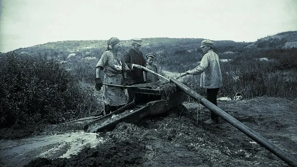 История золотодобычи в Сибири: от ранних находок до трагических последствий для рабочих и памяти региона