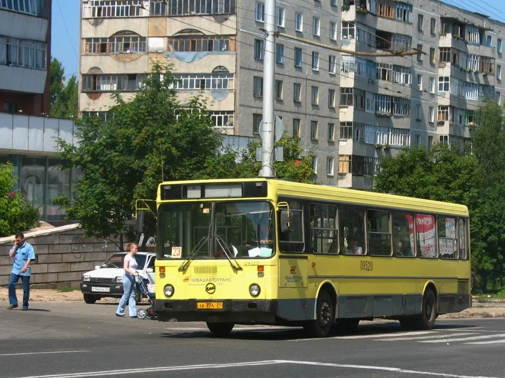 Конкурс по перевозкам на маршруте №23 остановлен после жалобы в антимонопольную службу; обсуждаются требования к году выпуска автобусов и влияние на участие поставщиков.