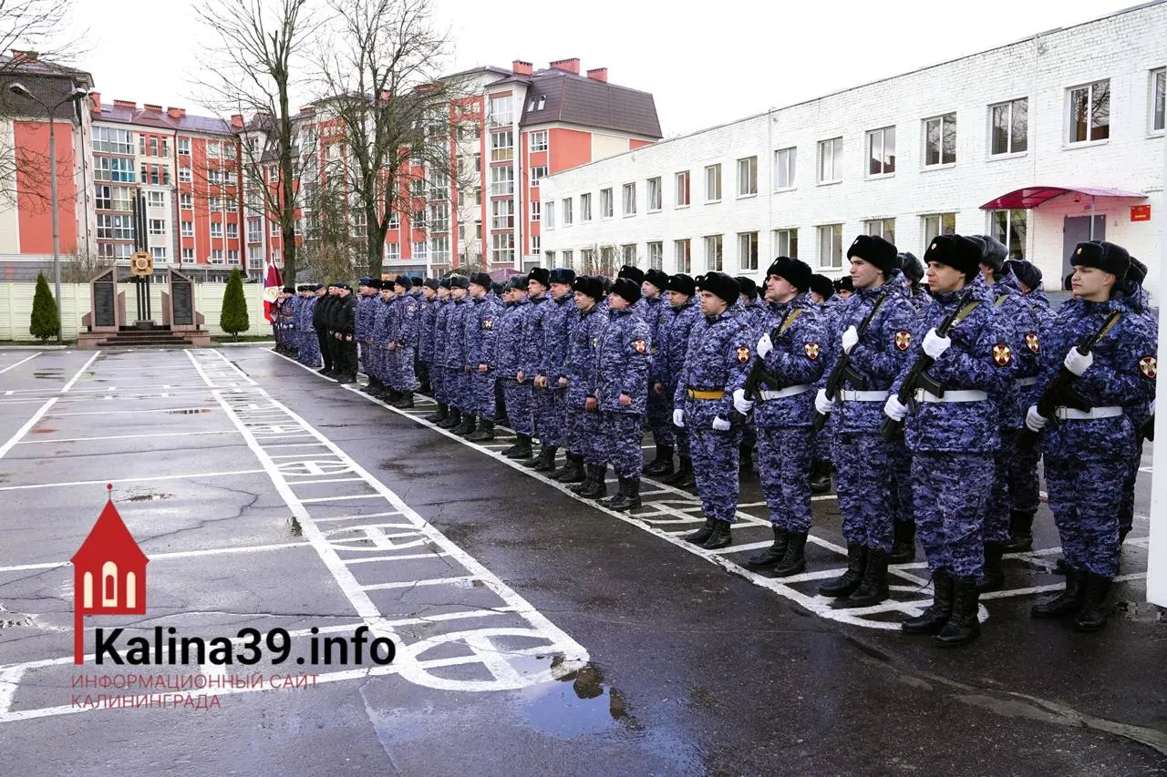 Доплаты сотрудникам Росгвардии и другим ведомствам увеличат до 10–15 тысяч рублей в месяц; документ вступит в силу 13 августа.