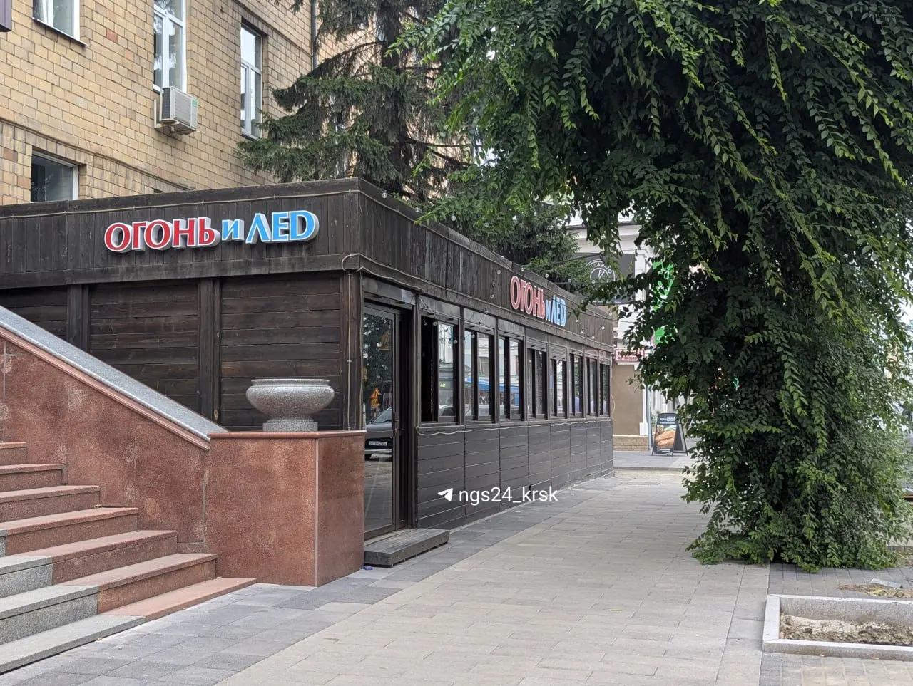 Заведение, работающее с 2011 года, продают за 4,7–5 млн рублей; аренда помещений — 480 тыс. руб. в месяц.