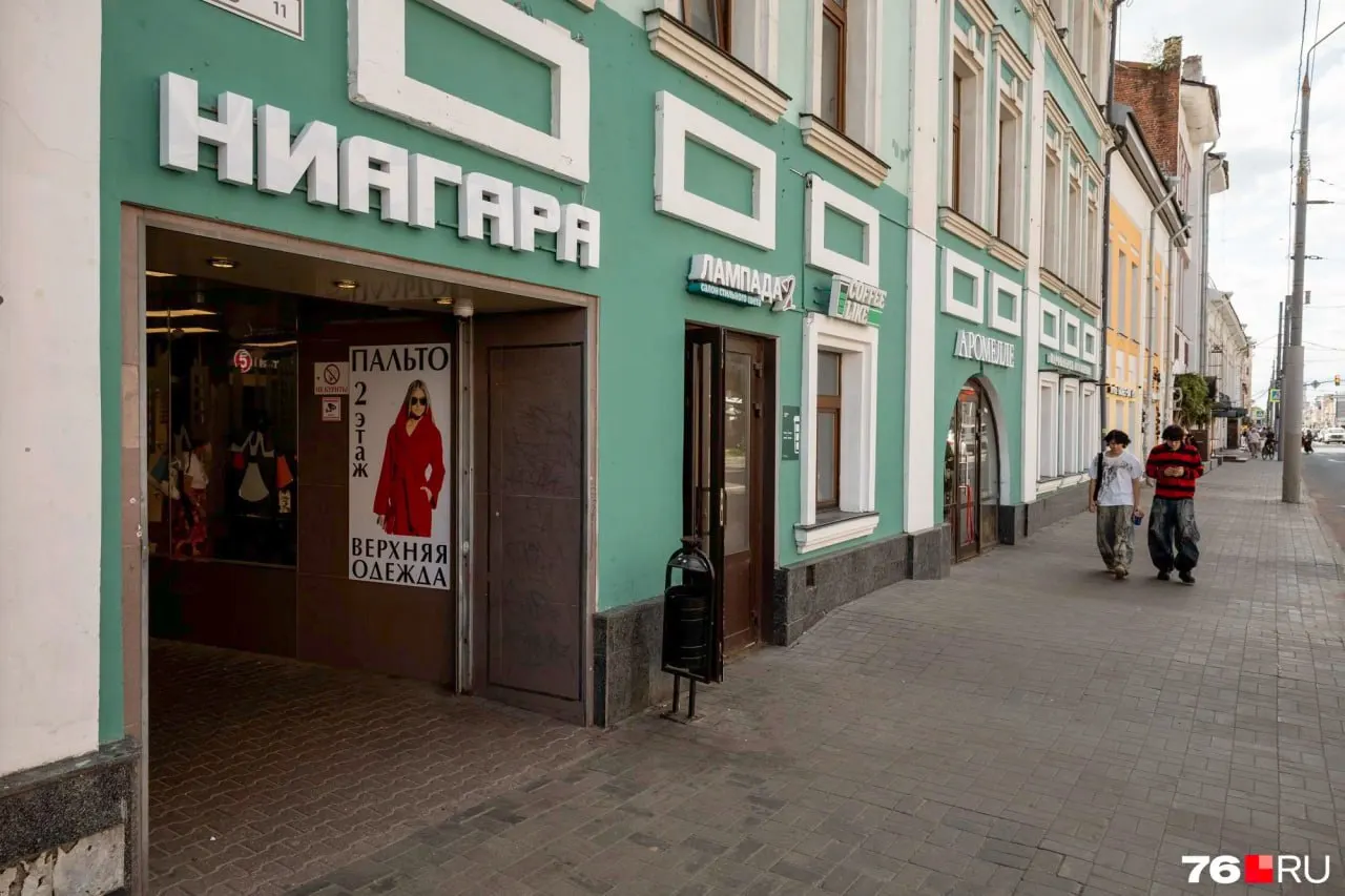 Мы изучили современный торговый центр в центре Ярославля, чтобы понять, как он адаптируется к новым условиям розничной торговли и что предложит посетителям сегодня.