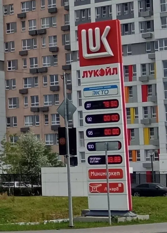 В Пензе и близлежащих районах сформировались длинные очереди за бензином, дефицит сохраняется, а цены за литр растут.