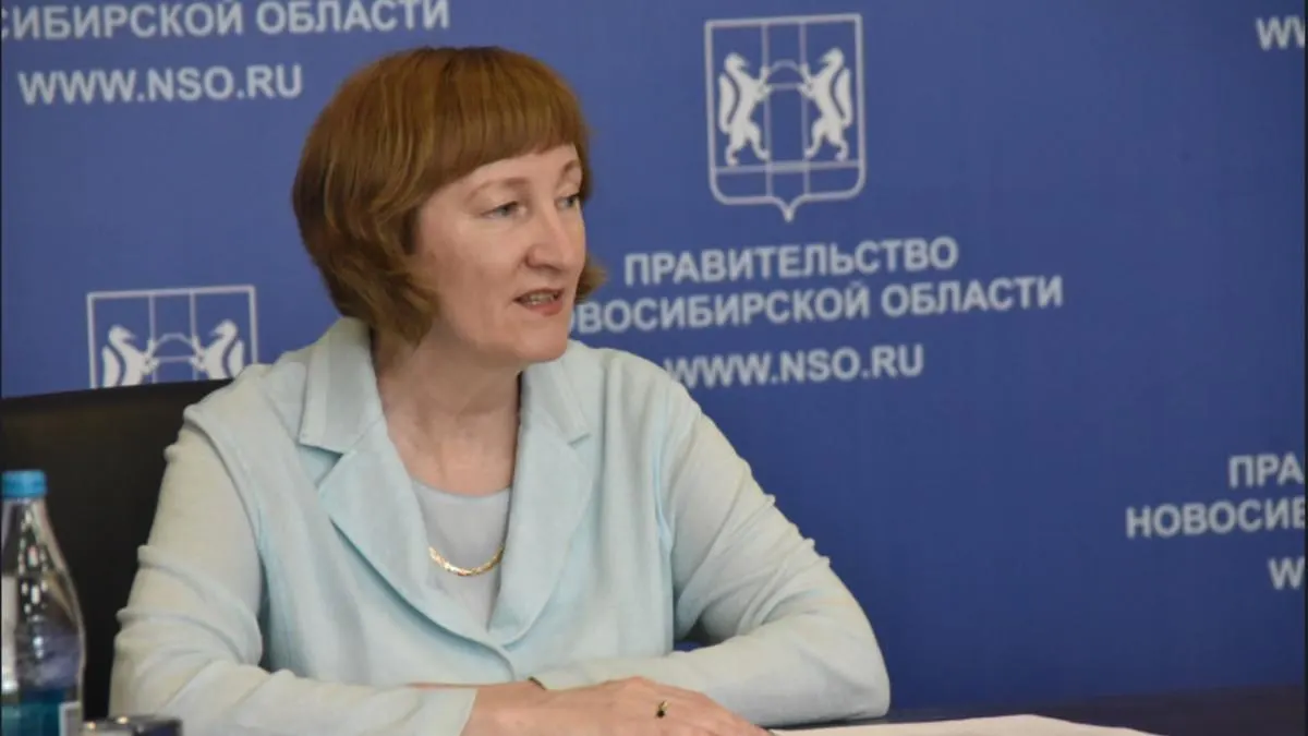 По данным источников, уход может состояться в ближайшее время; рассматриваются кандидатура экс-мэра Краснообска и возможное объединение с УК ПЛП; действующий директор находится в СИЗО по обвинению во взятках.